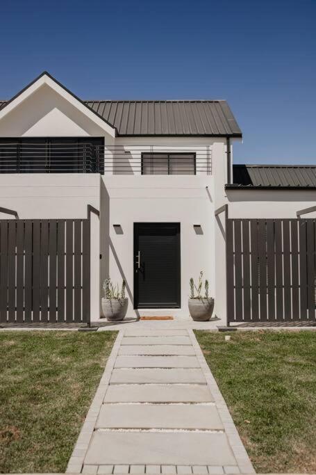 Albatross Lodge - Silwerstrand Golf and River Estate