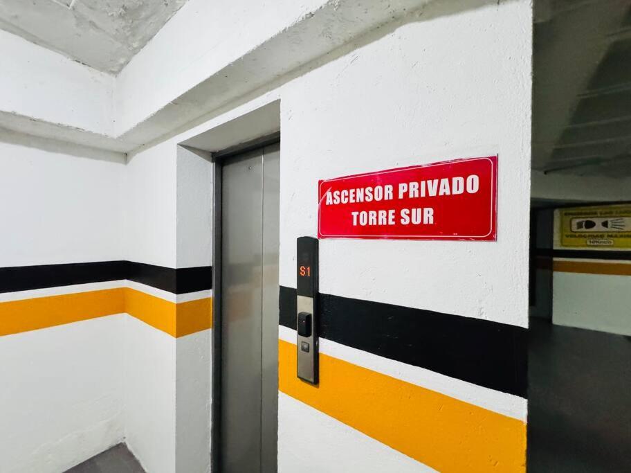 Departamento amplio para familias, de lujo 3 habitaciones, 4 baños, 6 camas, 10 personas, wifi, 2 parqueaderos Republica de El Salvador Plaza Kendo view 4
