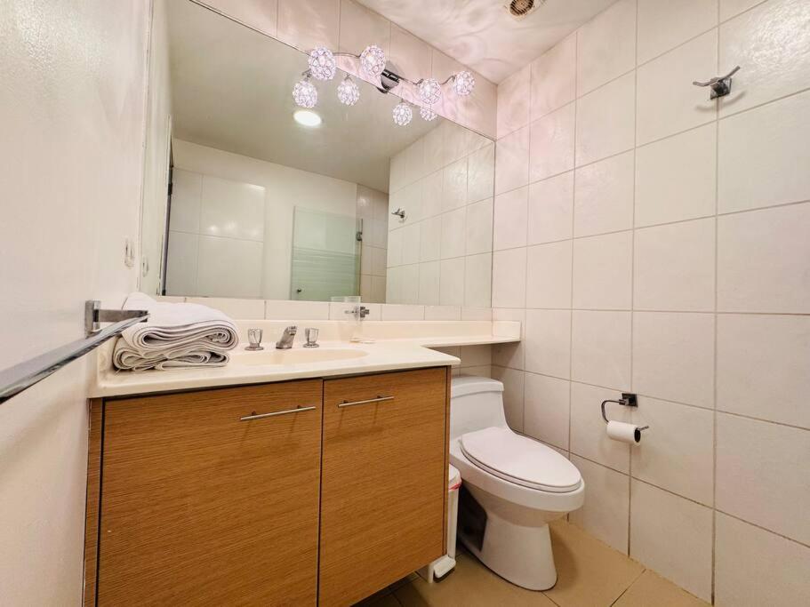 Departamento amplio para familias, de lujo 3 habitaciones, 4 baños, 6 camas, 10 personas, wifi, 2 parqueaderos Republica de El Salvador Plaza Kendo view 5