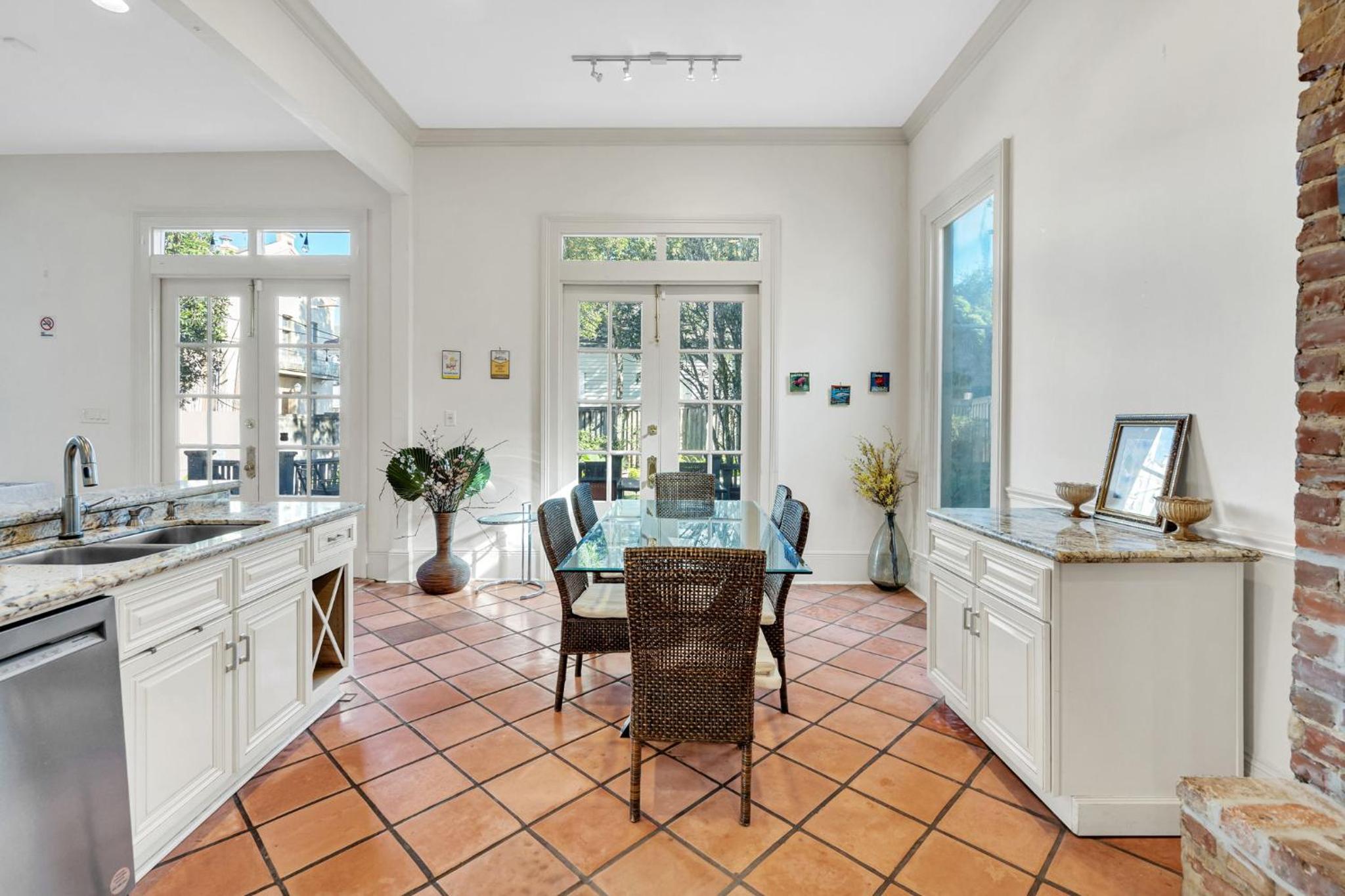 Historic 3BR home w chefs kitchen & balcony view 3