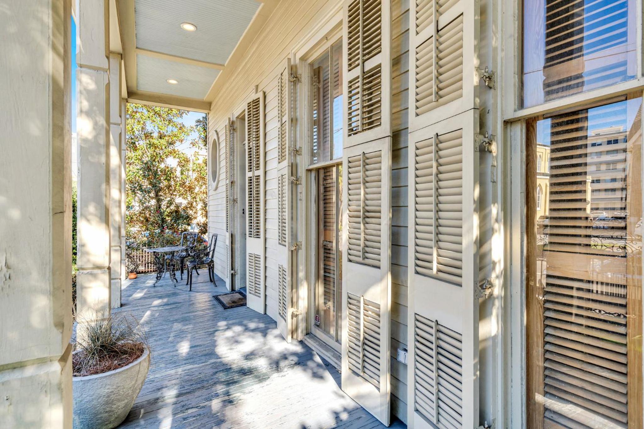 Historic 3BR home w chefs kitchen & balcony view 2