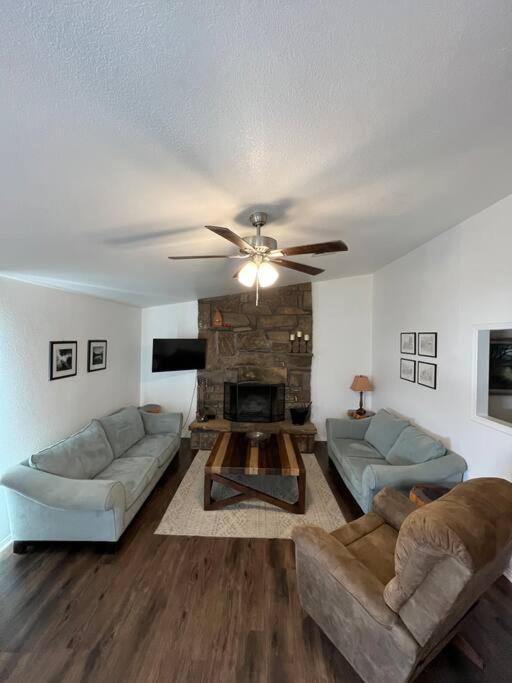 Lakehouse Getaway with Beautiful Views view 3