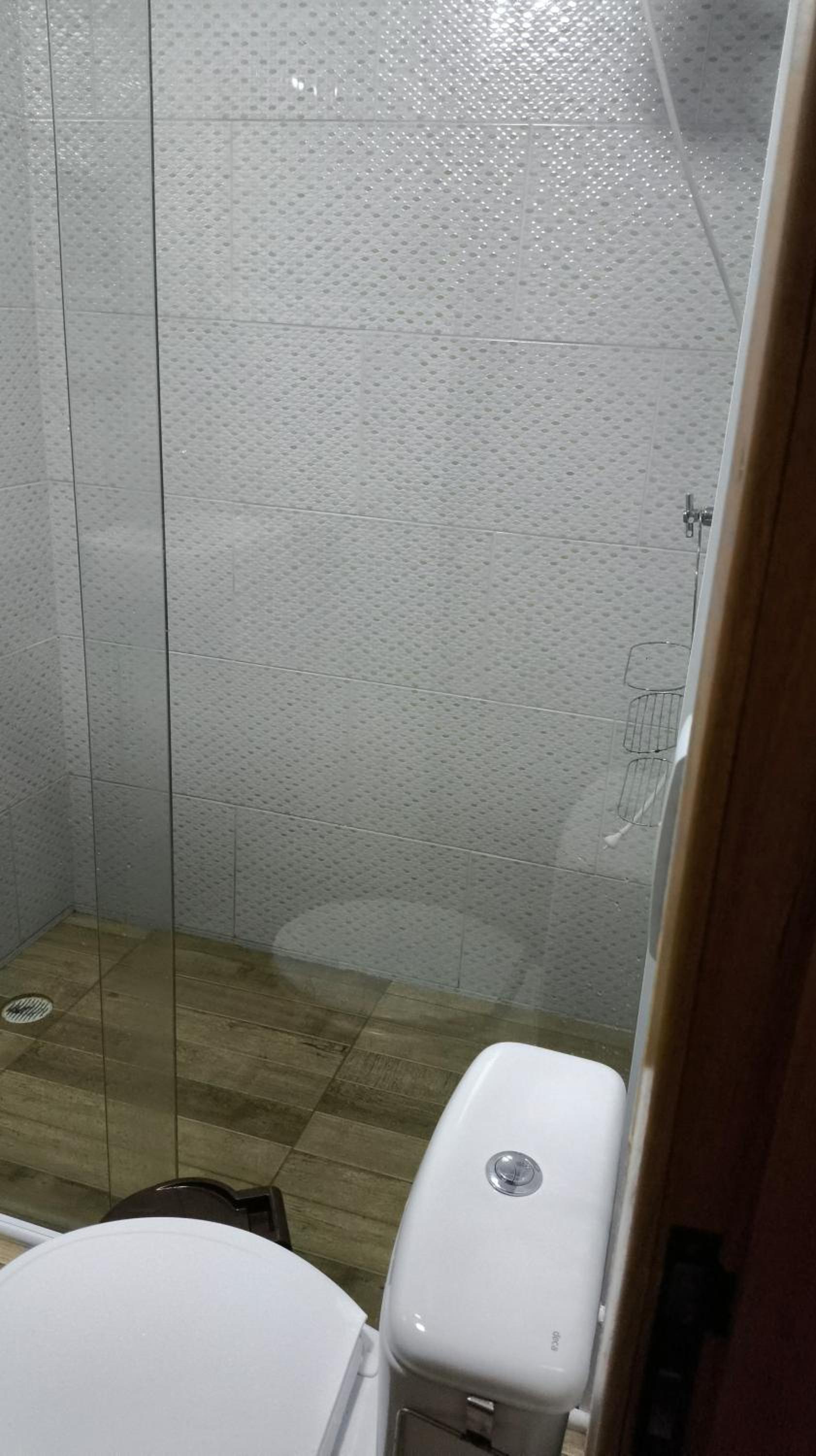 Casa aconchegante, Ubatuba, 40 metros da praia, frente ao mar, garagem fechada, quintal grande, área de lazer, churrasqueira, ar condicionado, wifi, tv a c