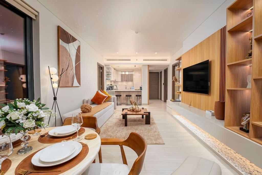 2BR Luxury Stay with Starry Ceiling