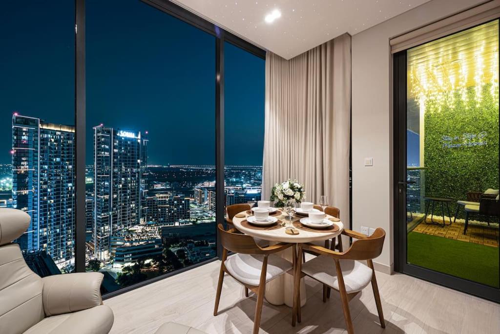 2BR Luxury Stay with Starry Ceiling