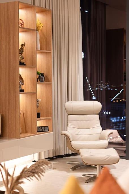2BR Luxury Stay with Starry Ceiling