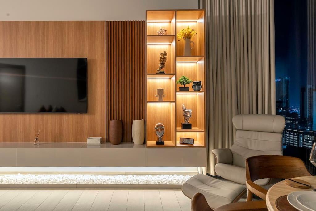 2BR Luxury Stay with Starry Ceiling