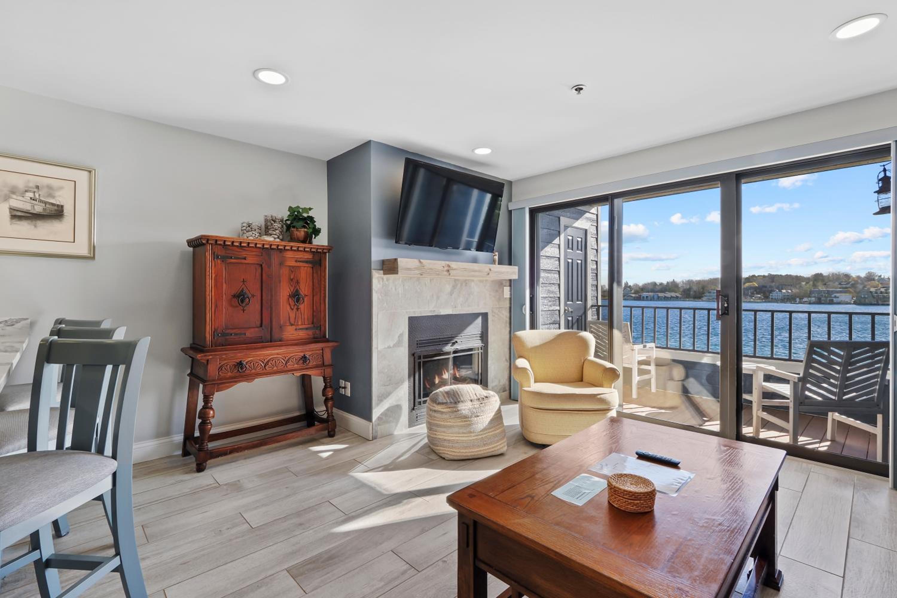 233 Edgewater Inn view 5