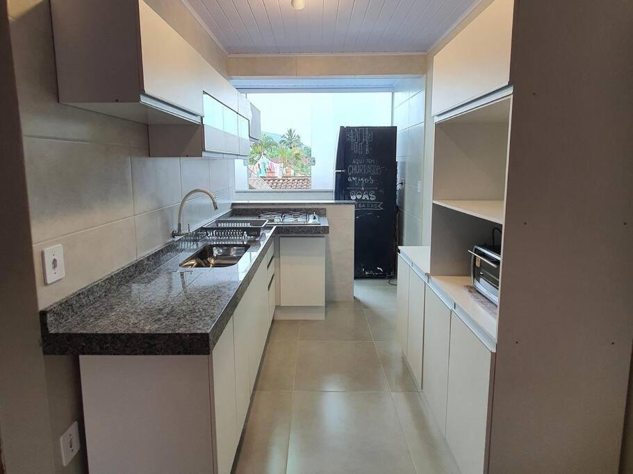 apartamento 200 mts praia do sape com piscina