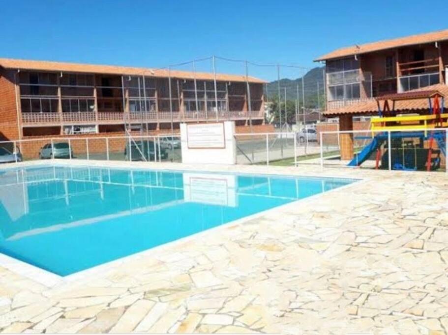 apartamento 200 mts praia do sape com piscina