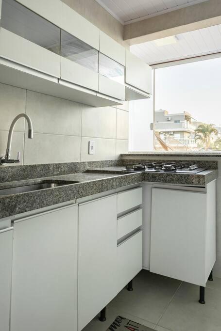 apartamento 200 mts praia do sape com piscina