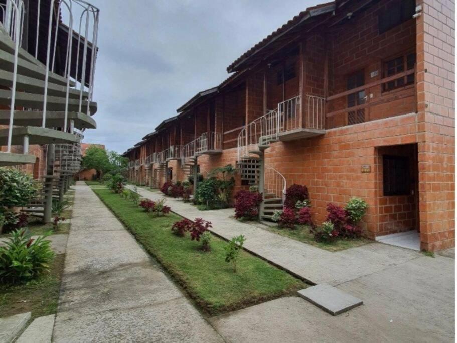 apartamento 200 mts praia do sape com piscina