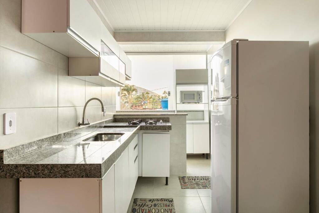 apartamento 200 mts praia do sape com piscina