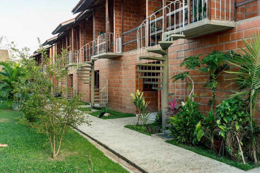 apartamento 200 mts praia do sape com piscina