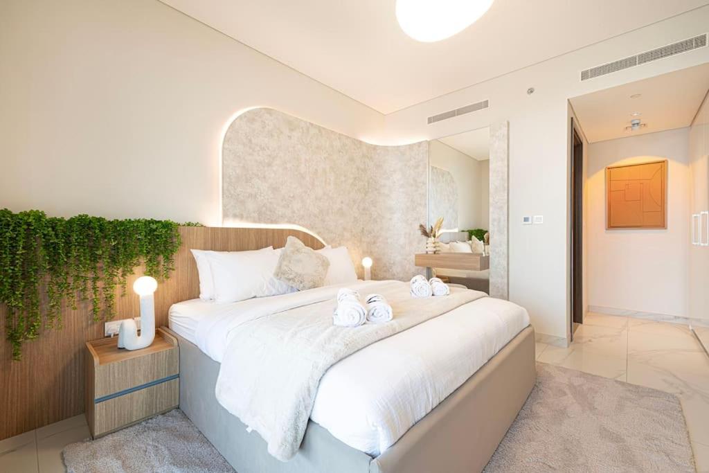 2BR Luxury Stay with Starry Ceiling