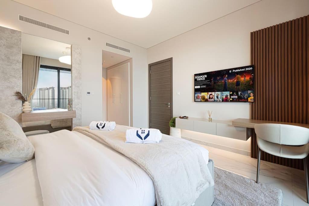 2BR Luxury Stay with Starry Ceiling