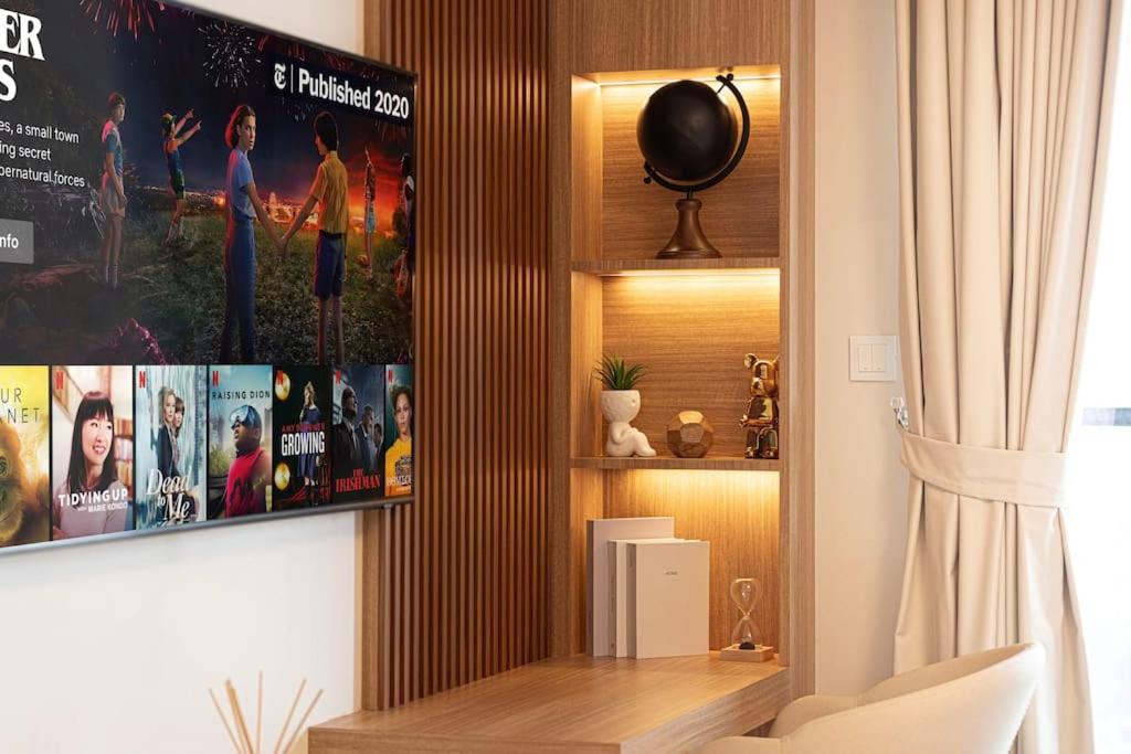 2BR Luxury Stay with Starry Ceiling