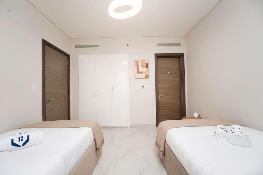 2BR Luxury Stay with Starry Ceiling