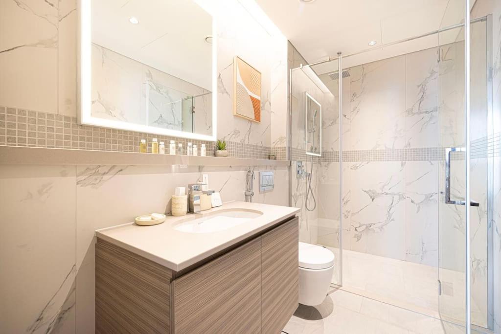 2BR Luxury Stay with Starry Ceiling