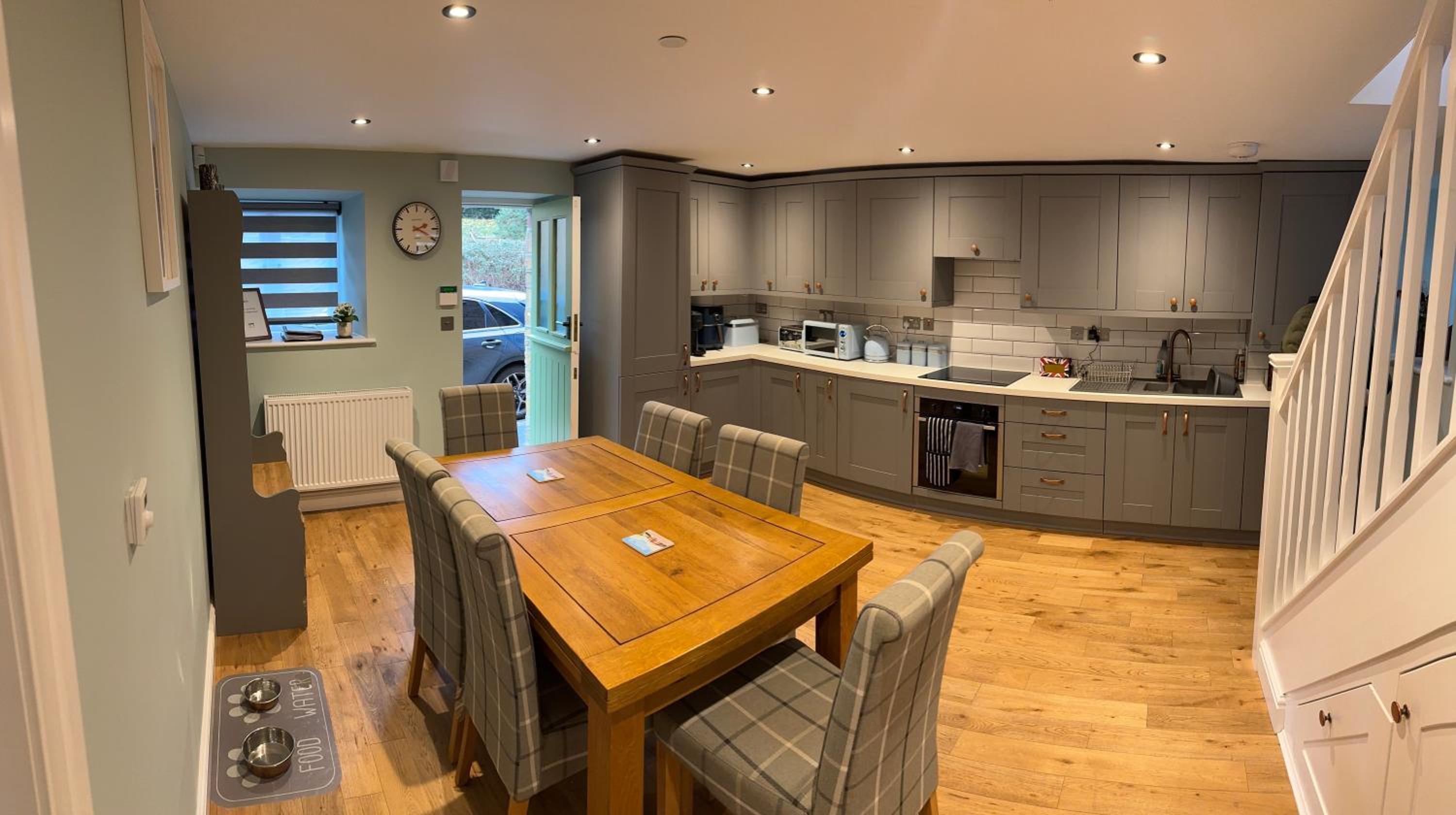 2 Bedroom Cottage in Bower Hinton - The Music Barn! view 2