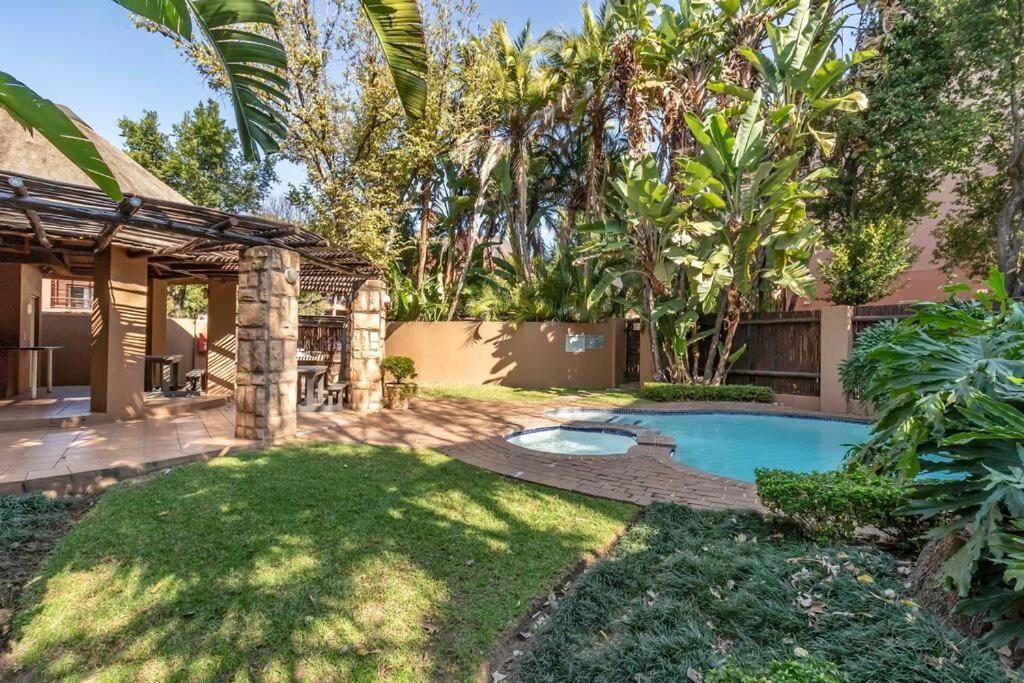 Exquisite 2 Bedroom Townhouse view 3