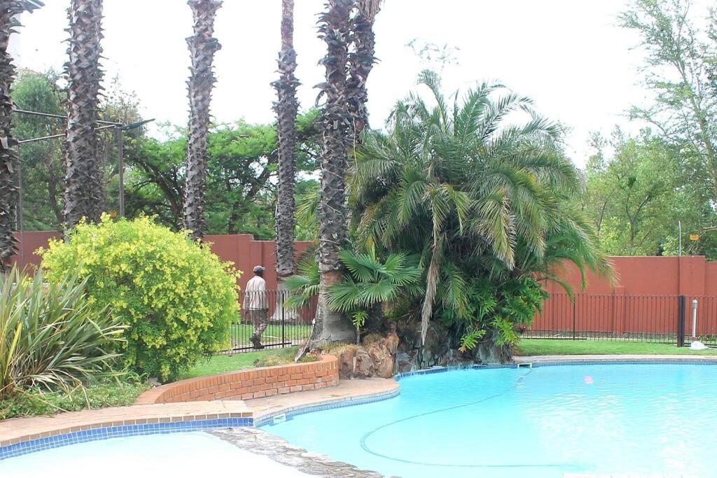 Exquisite 2 Bedroom Townhouse view 4