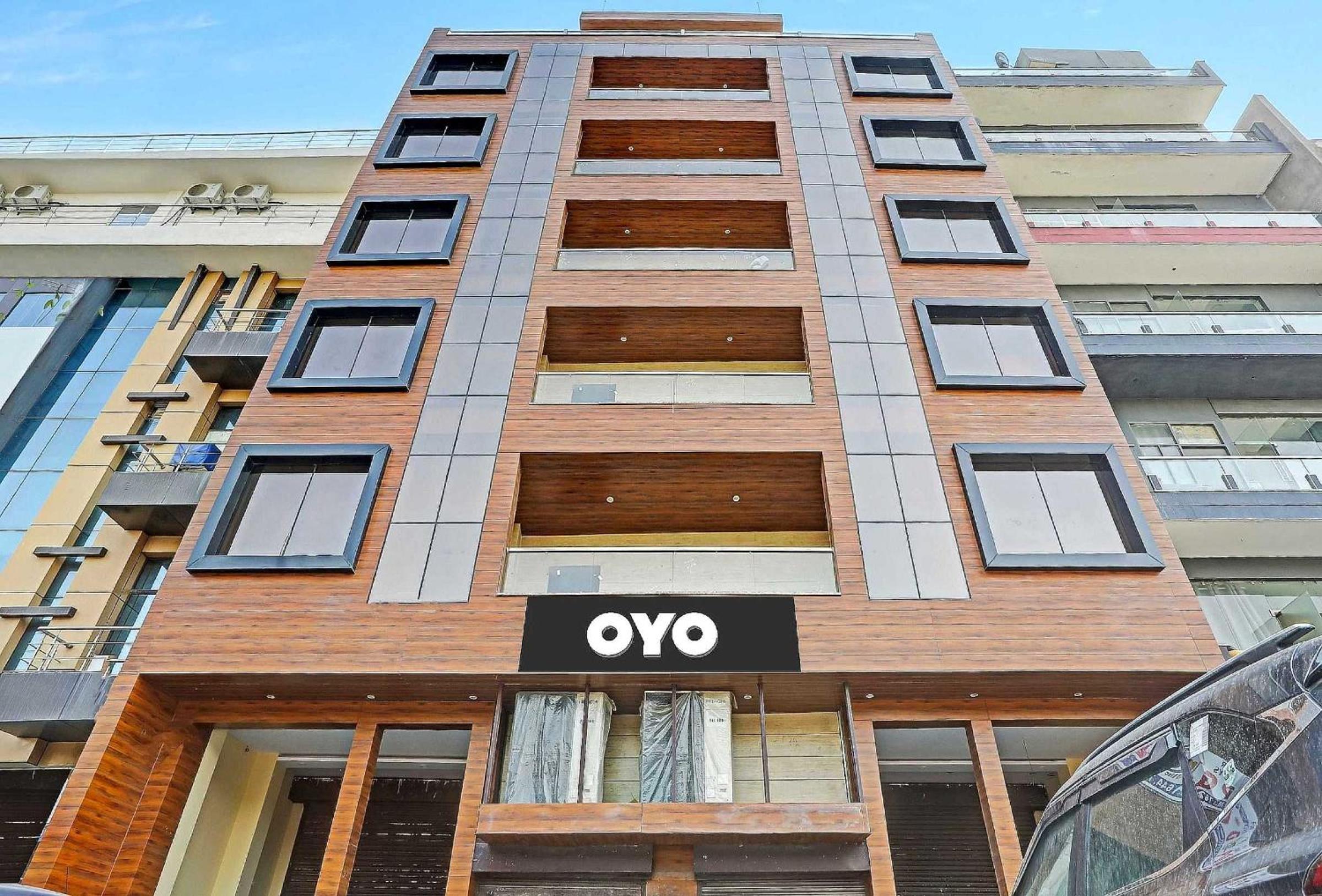 Capital O Mt Corporate Stays Near Iskcon Temple Noida view 5