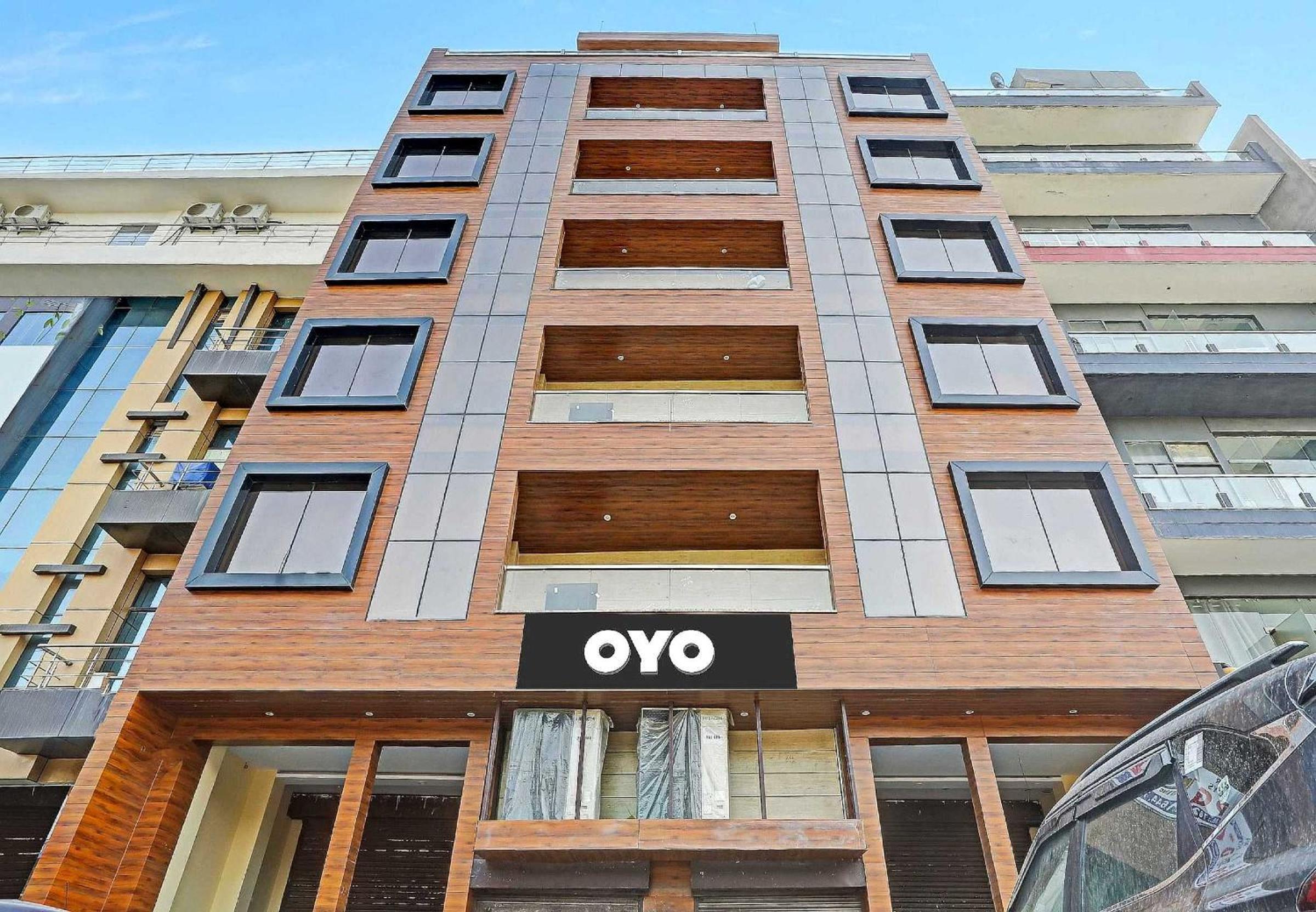 Capital O Mt Corporate Stays Near Iskcon Temple Noida view 4