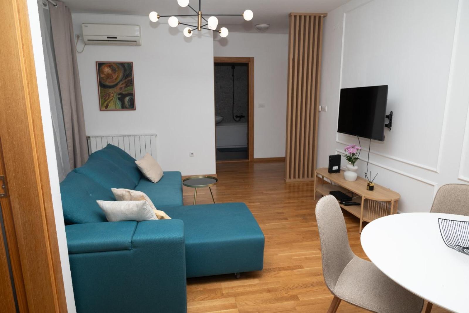 2 bedroom Apartment Private Parking Downtown Novi Sad view 2