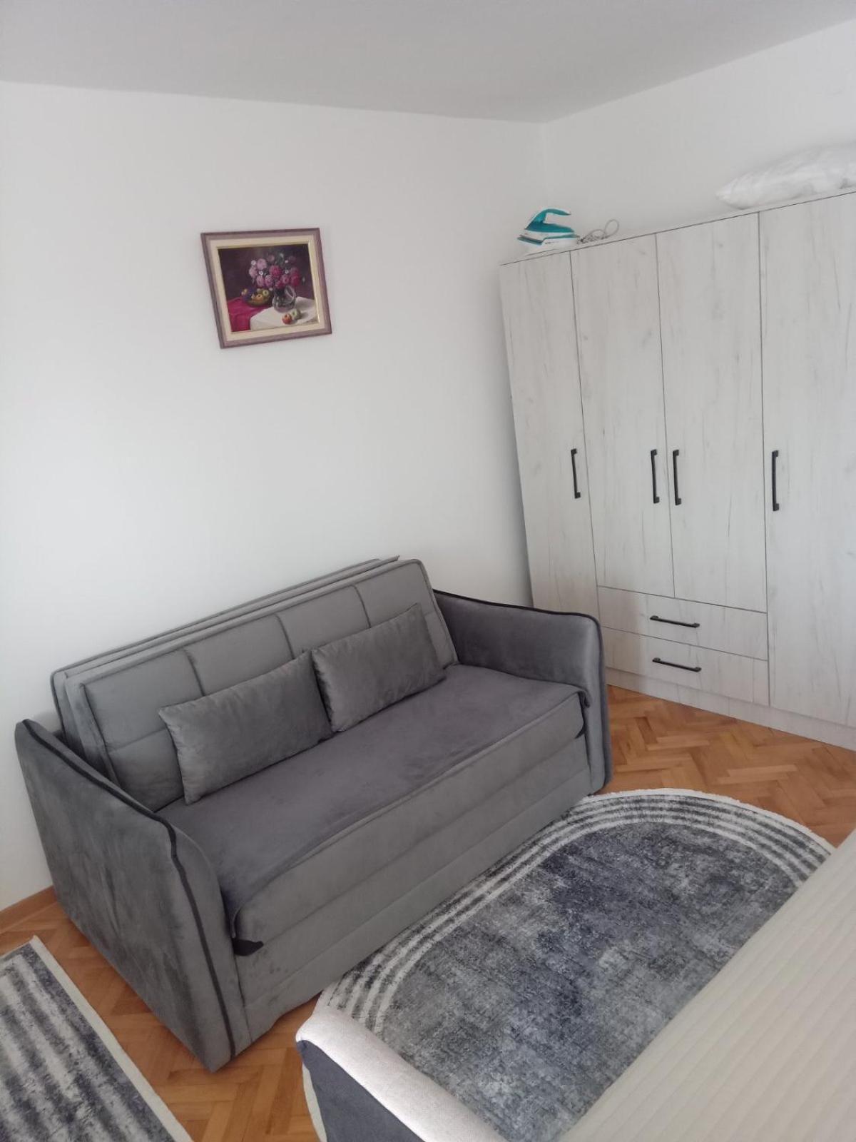 LUX Apartman Jugi PARKING public free view 5