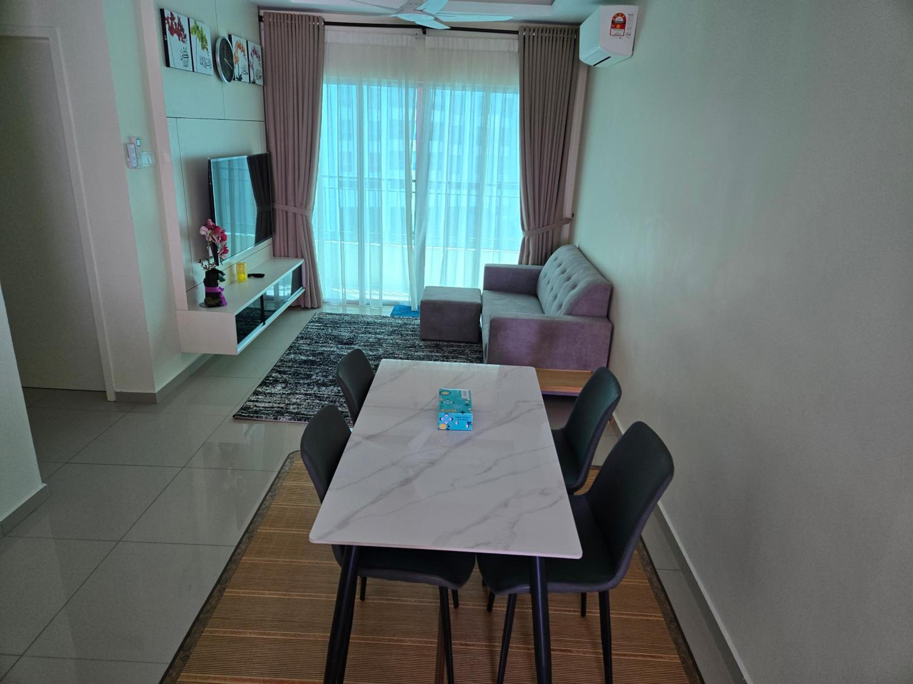 Hazel Luxe Apartment