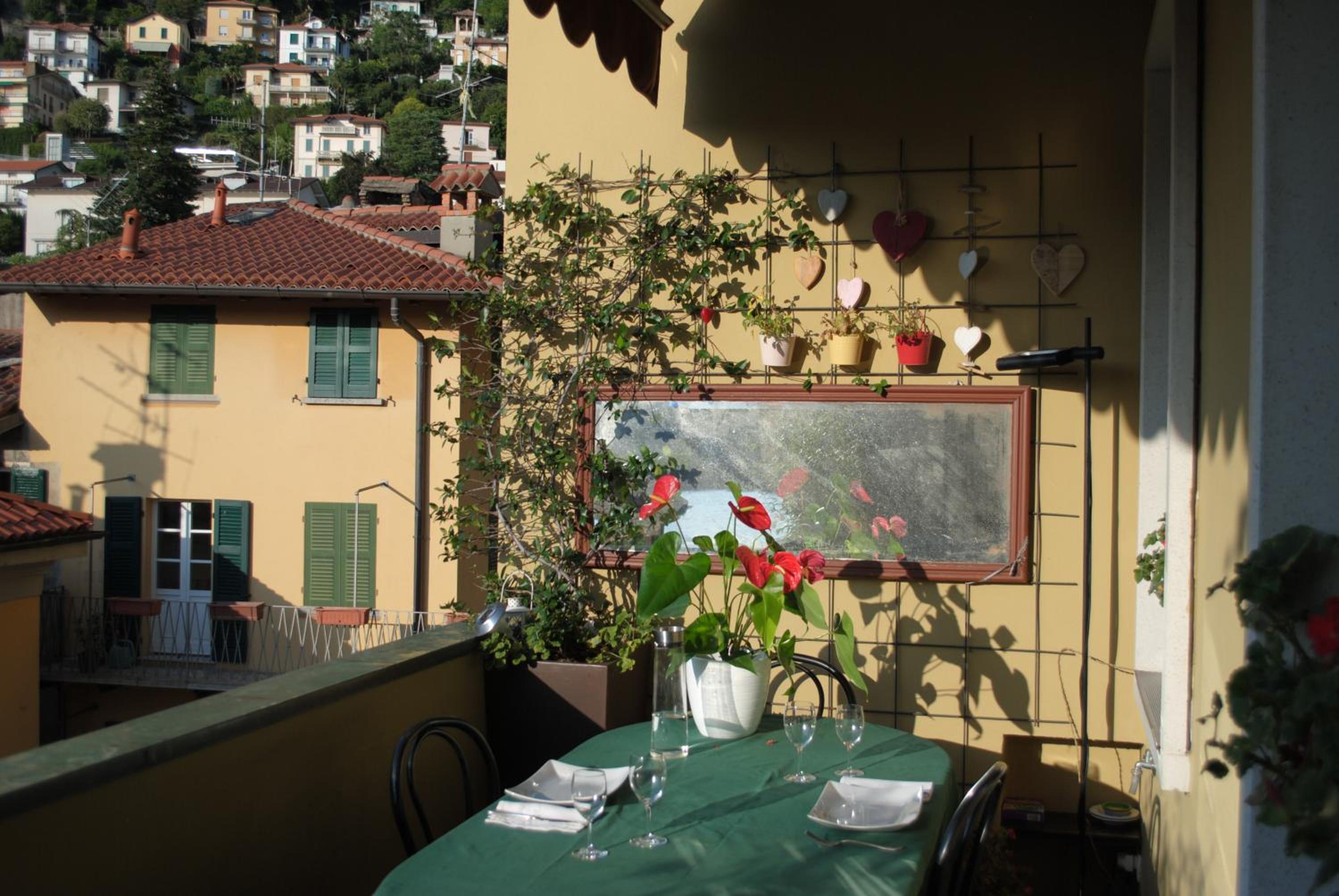 Moms Lakehouse photo 2