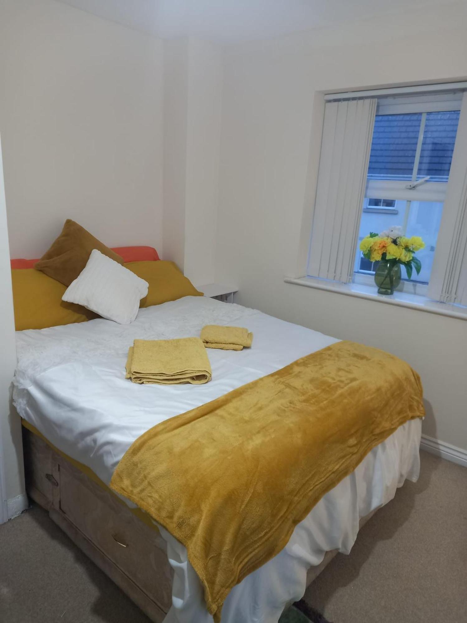 Single guest room in Walsall view 5
