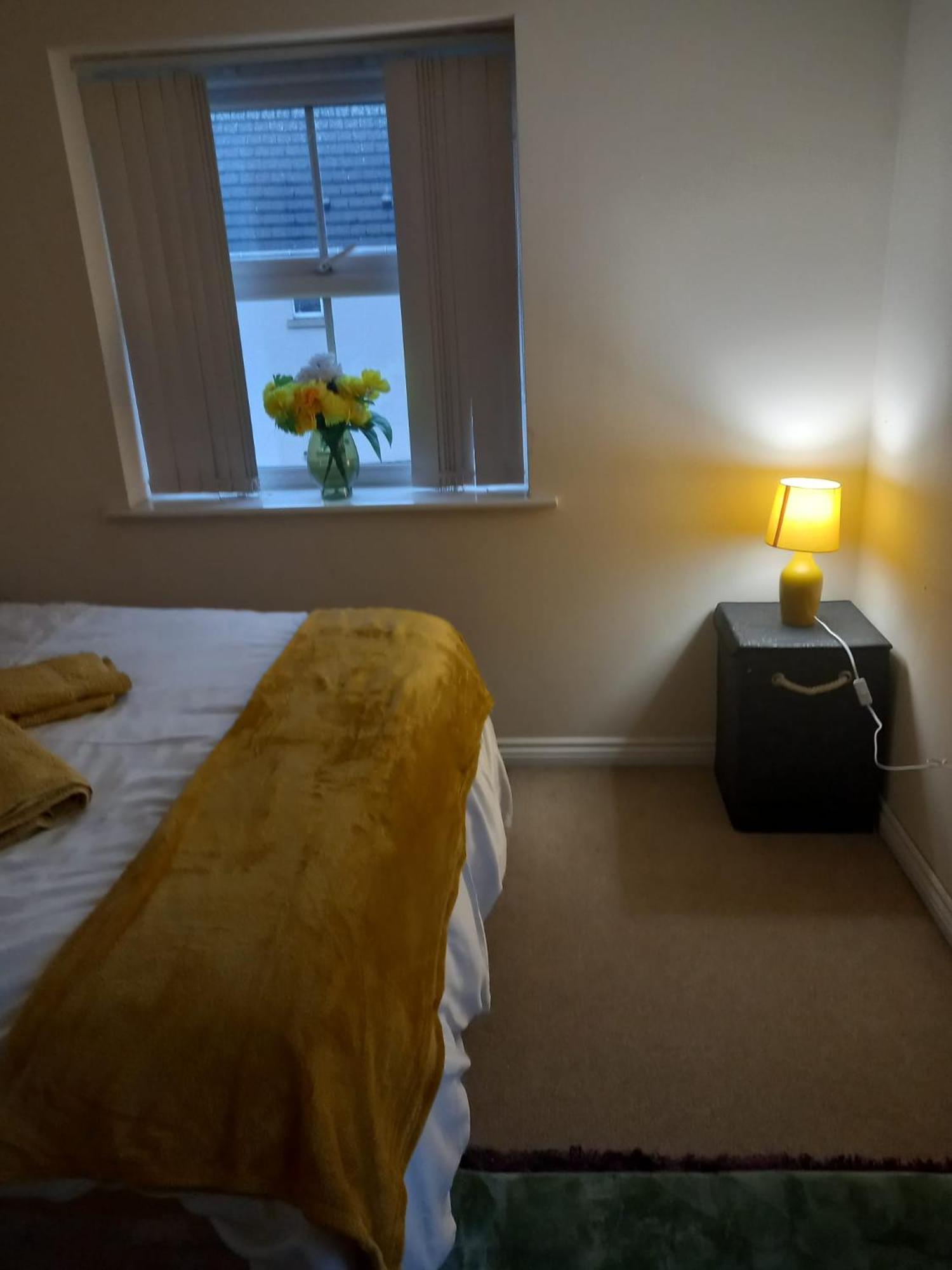Single guest room in Walsall view 4