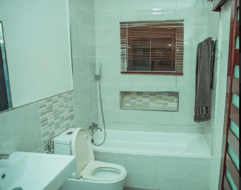 Enzo Apartments, Suites & Pods