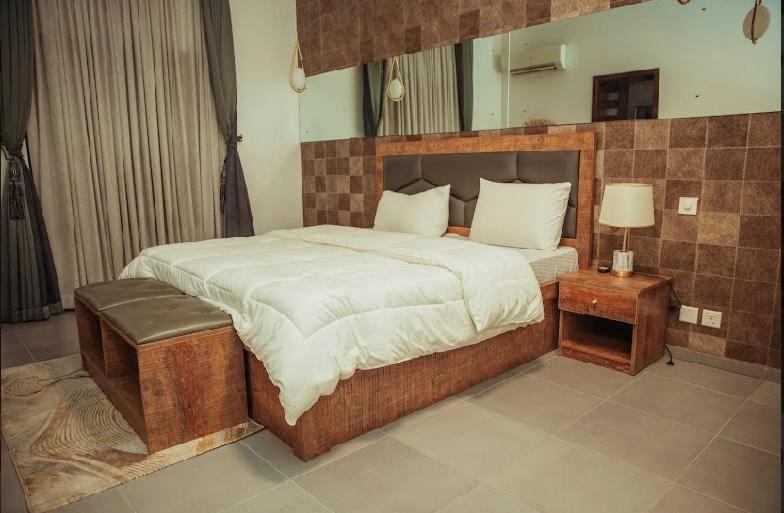 Enzo Apartments, Suites & Pods
