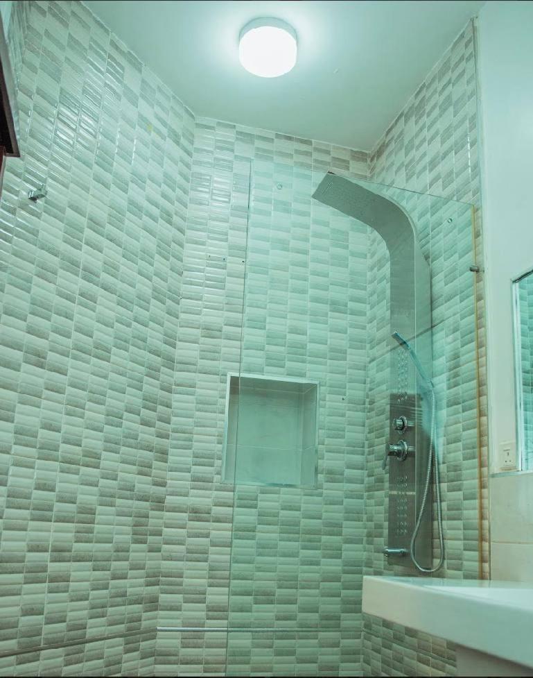 Enzo Apartments, Suites & Pods