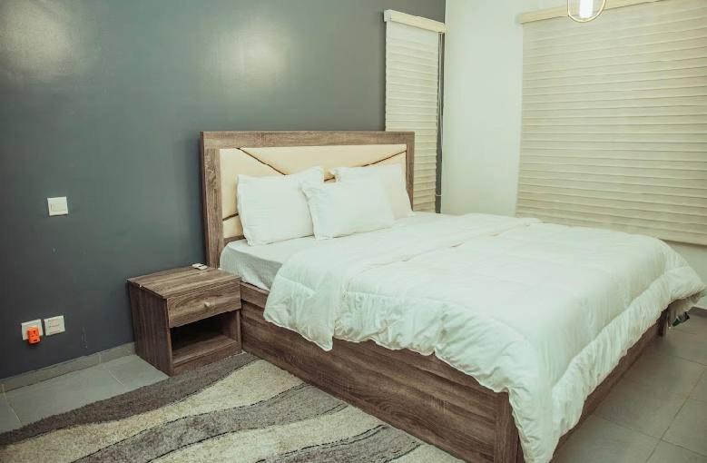 Enzo Apartments, Suites & Pods