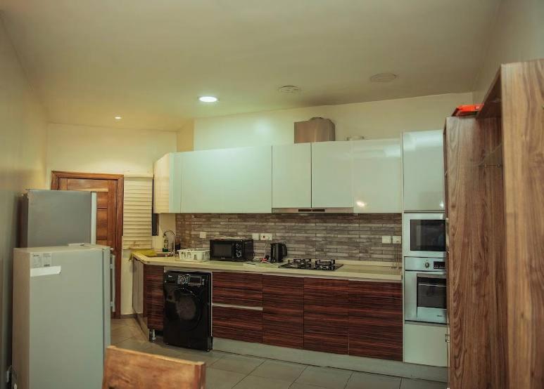 Enzo Apartments, Suites & Pods