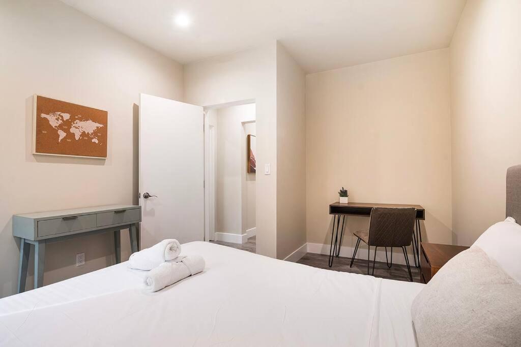 Stylish 4BR Home Prime Location Hancock Park