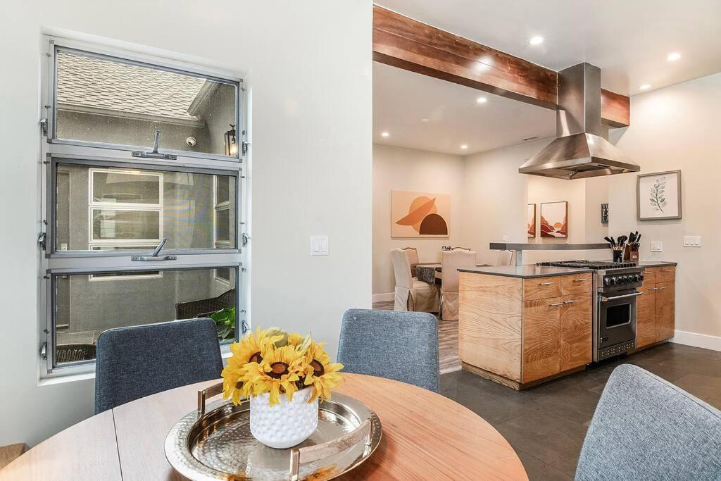 Stylish 4BR Home Prime Location Hancock Park