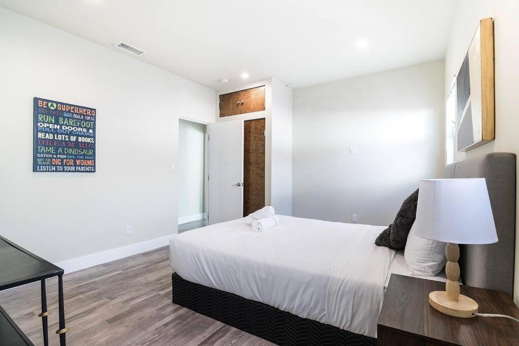 Stylish 4BR Home Prime Location Hancock Park