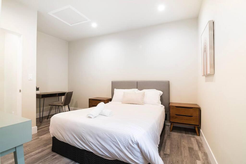 Stylish 4BR Home Prime Location Hancock Park