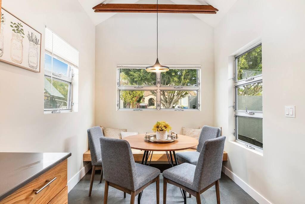 Stylish 4BR Home Prime Location Hancock Park