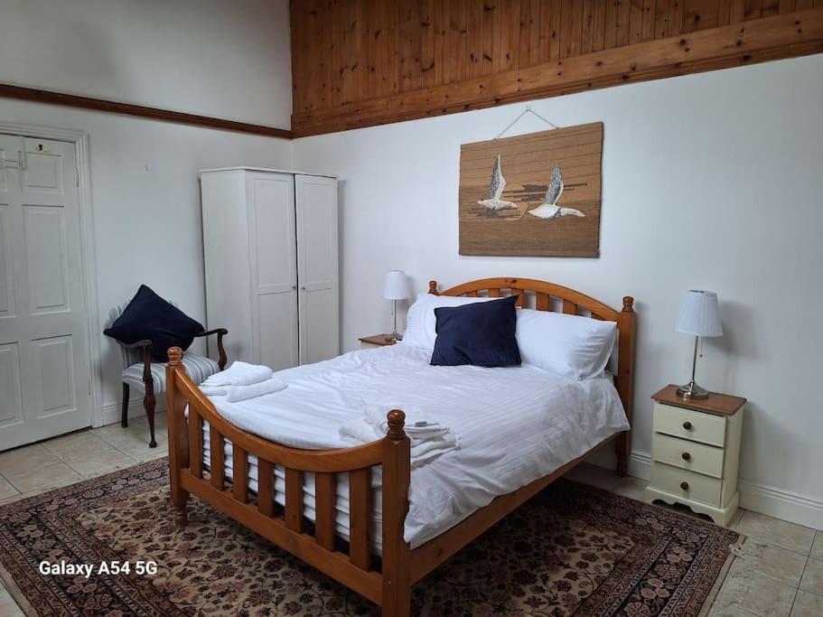 The Stables en Aglish — hotel room