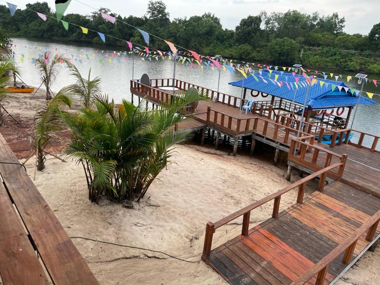 Luna bungalow view 4