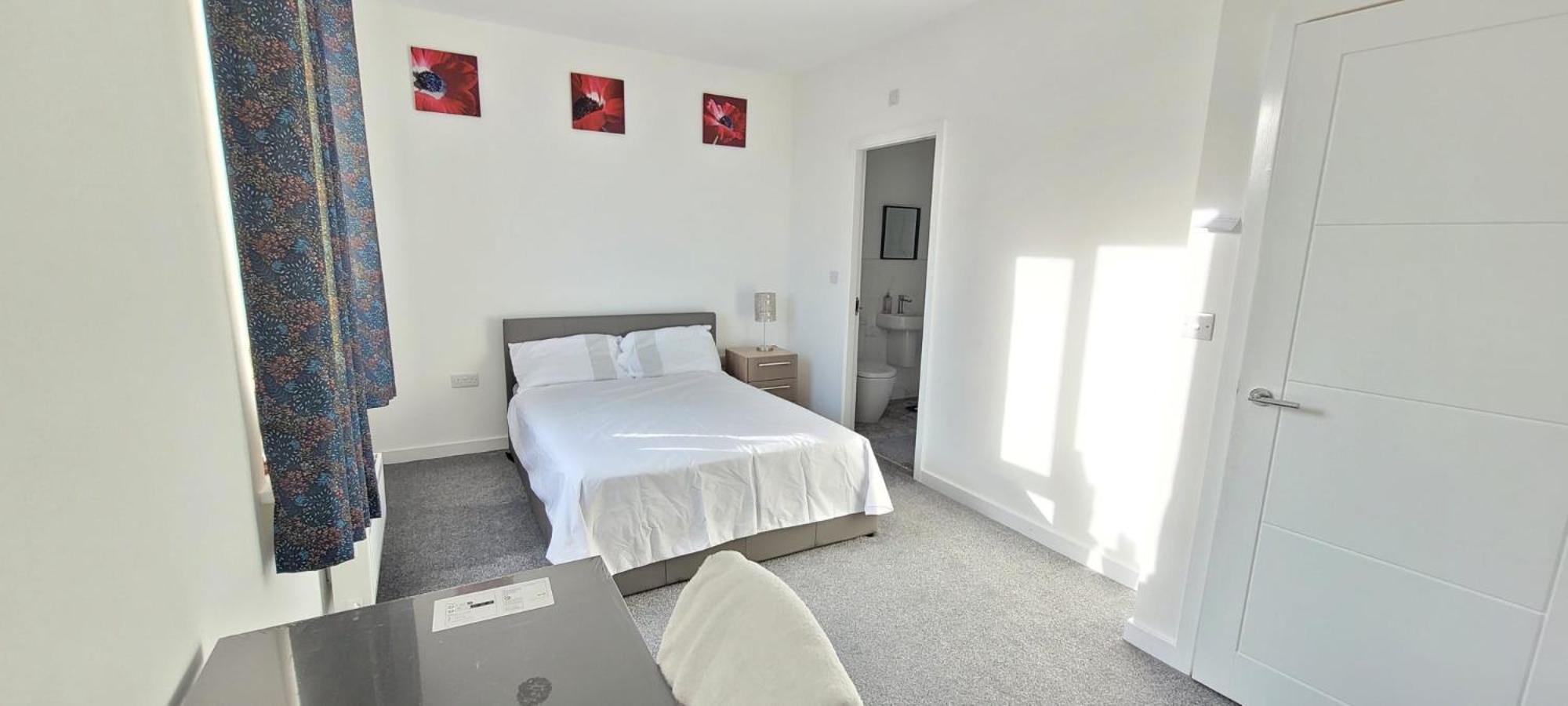 Spacious Double room with private bathroom