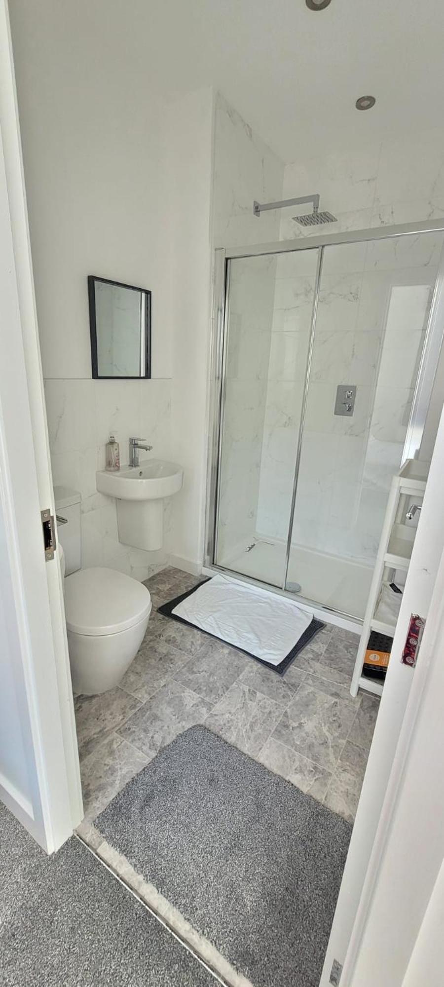 Spacious Double room with private bathroom