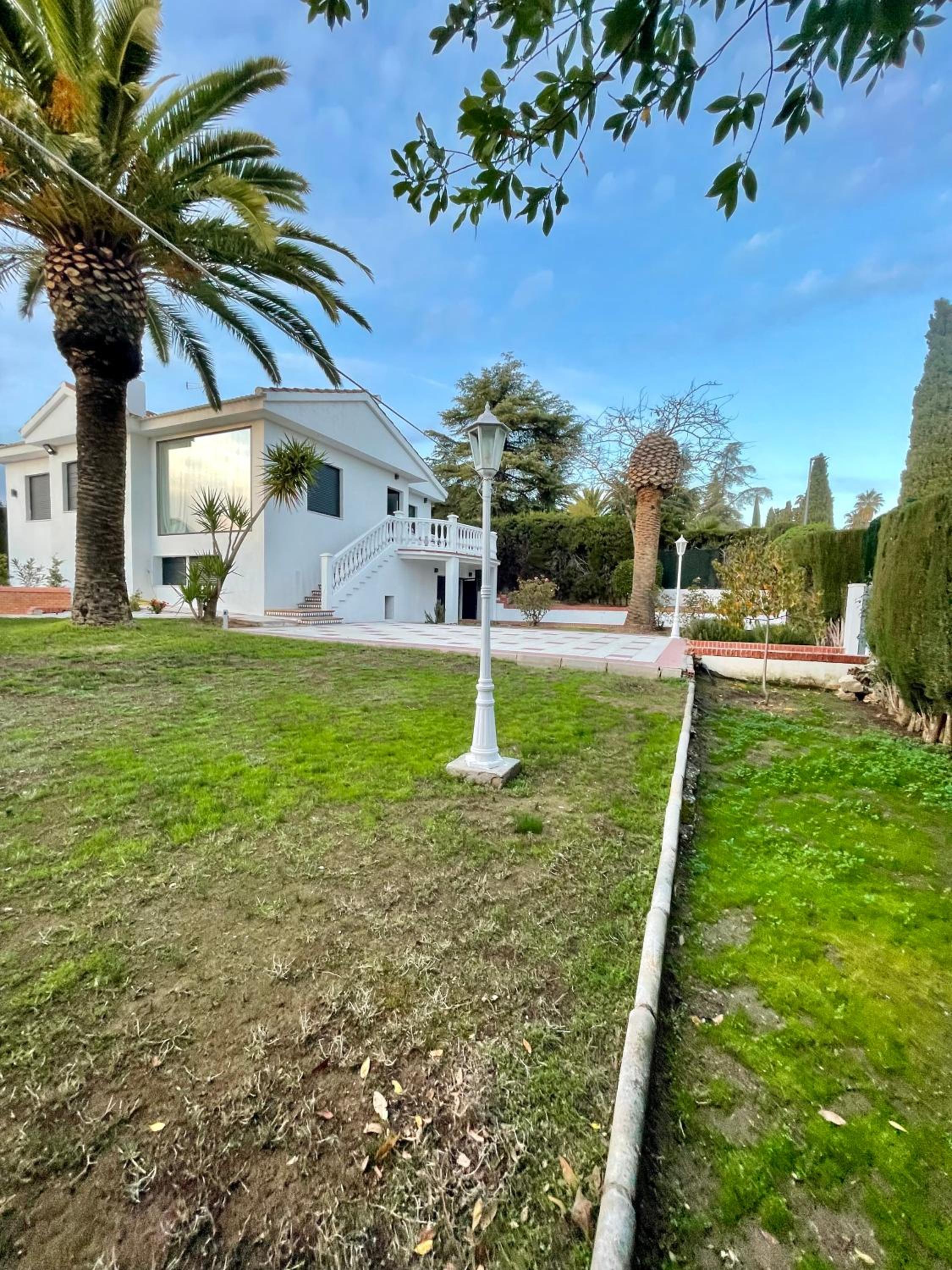 VILLA EXCLUSIVA con Piscina, Jardín y Barbacoa
