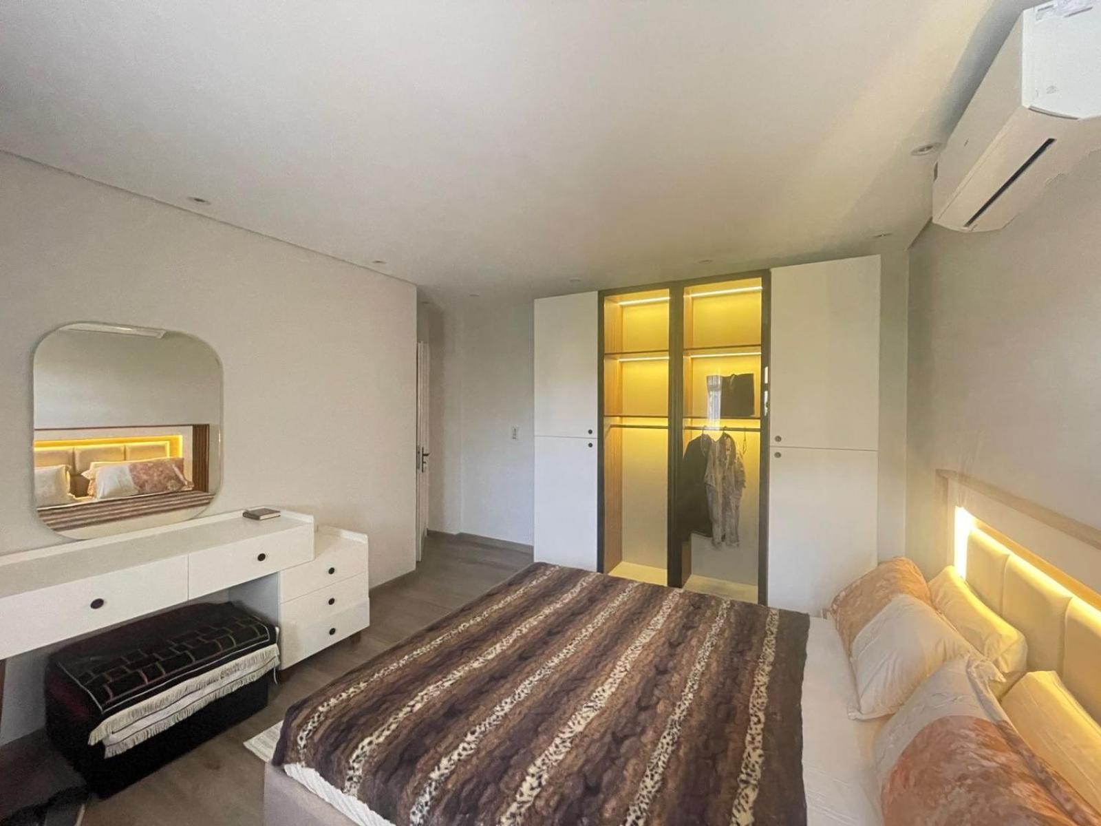 Luxury hotel apartment